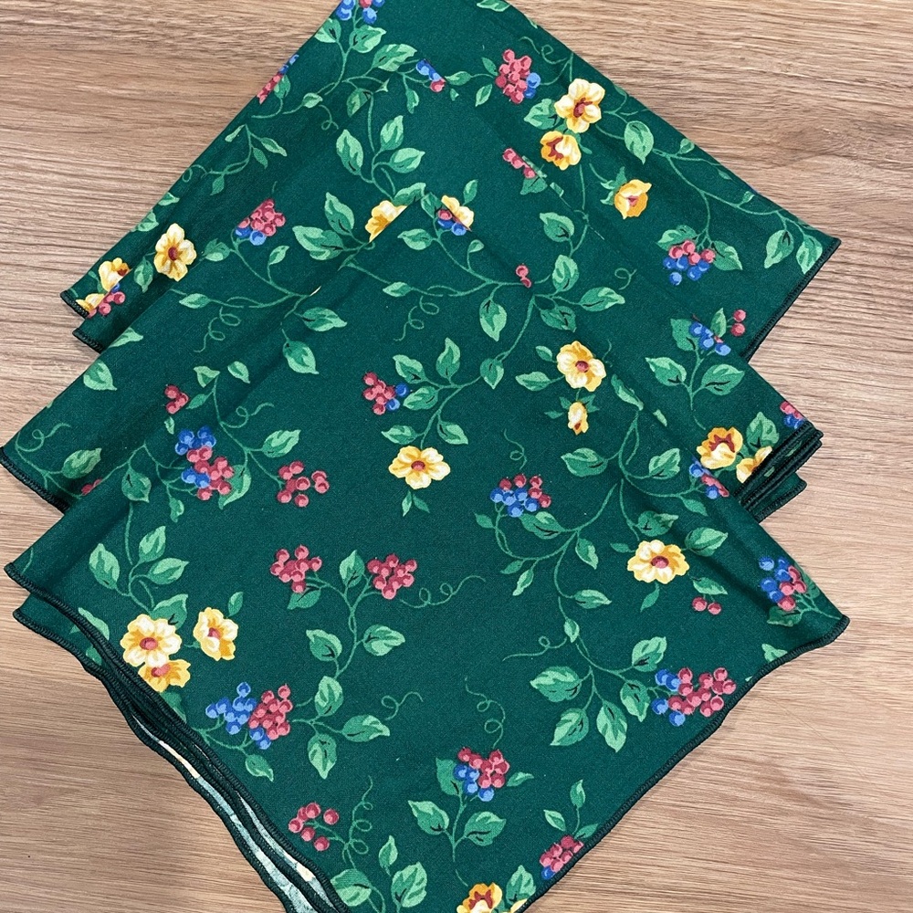 Set of 12 Longaberger Red, Green, and Blue Kitchen Linens Set - Picture 4 of 6